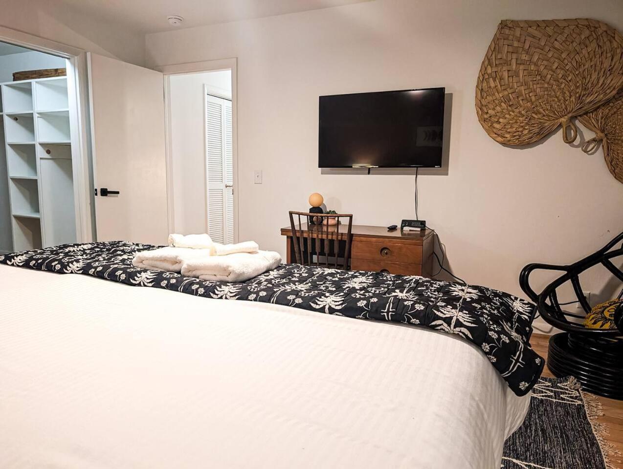 The Tiki 2br 2ba Apartment Columbia