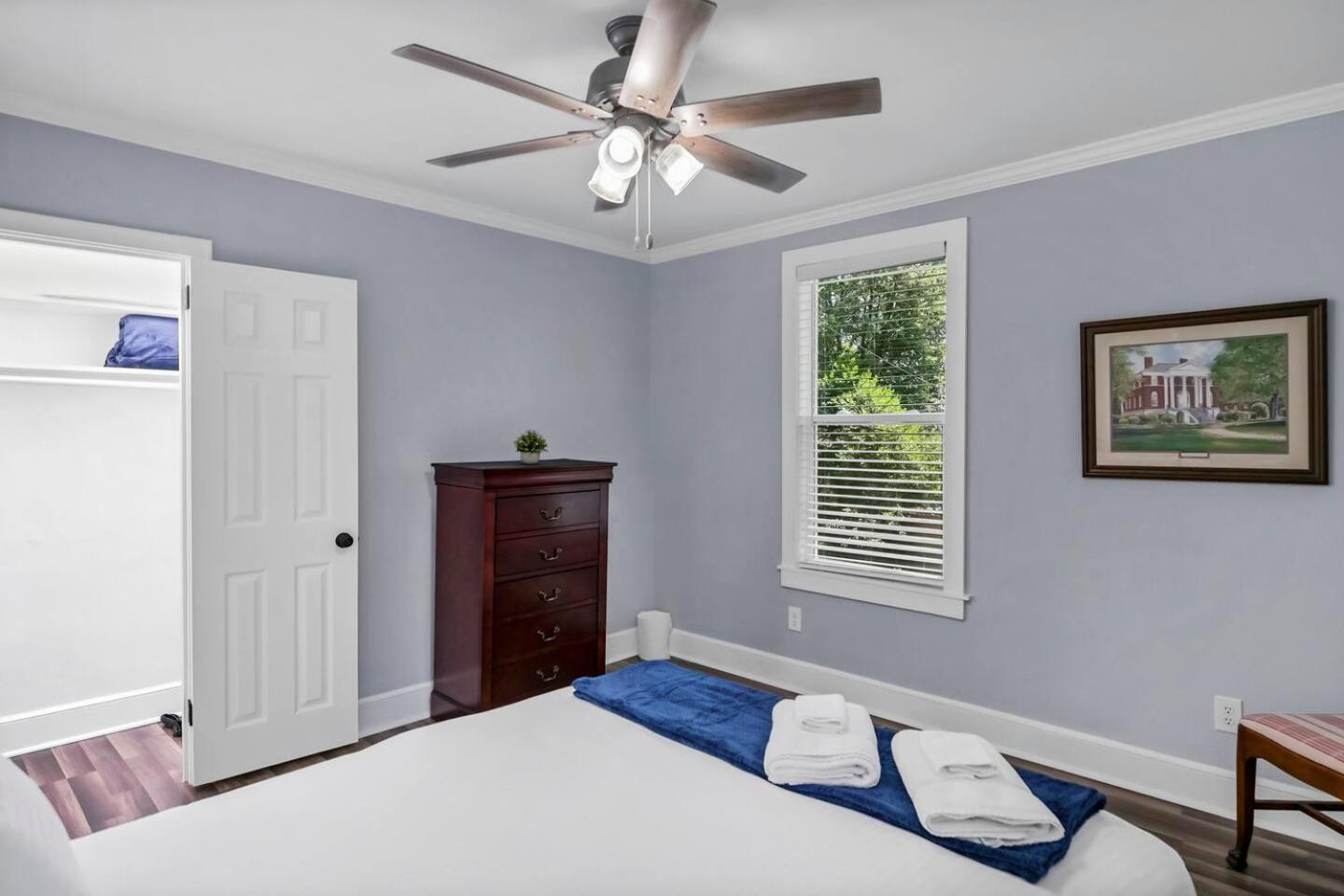 Hollywood Hideaway - 1br 1ba Apartment