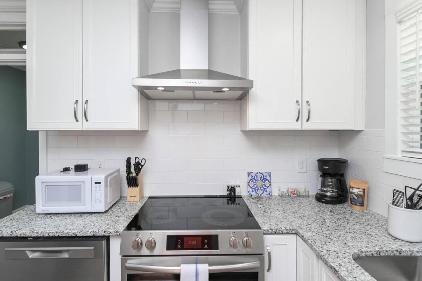 Apartment Hollywood Hideaway - 1br 1ba *