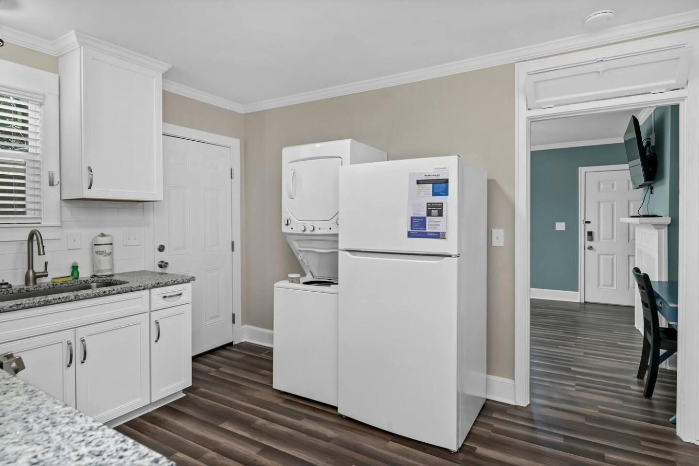 Apartment Hollywood Hideaway - 1br 1ba