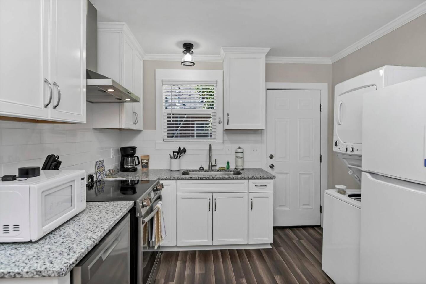 Hollywood Hideaway - 1br 1ba Columbia