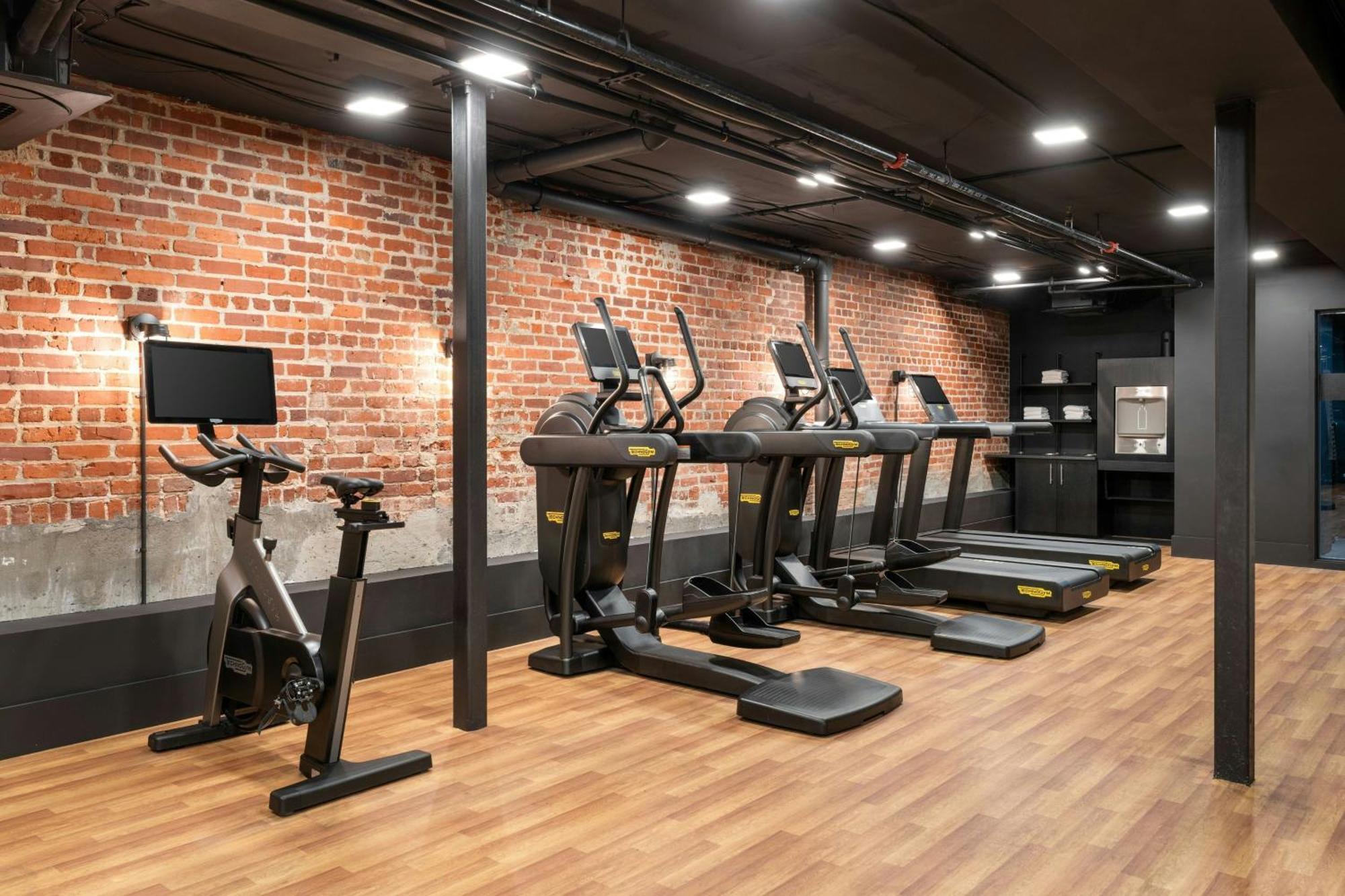 Hotel Moxy Downtown