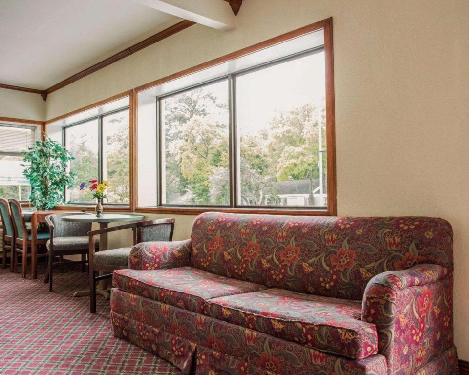 Hotel Econo Jackson Columbia