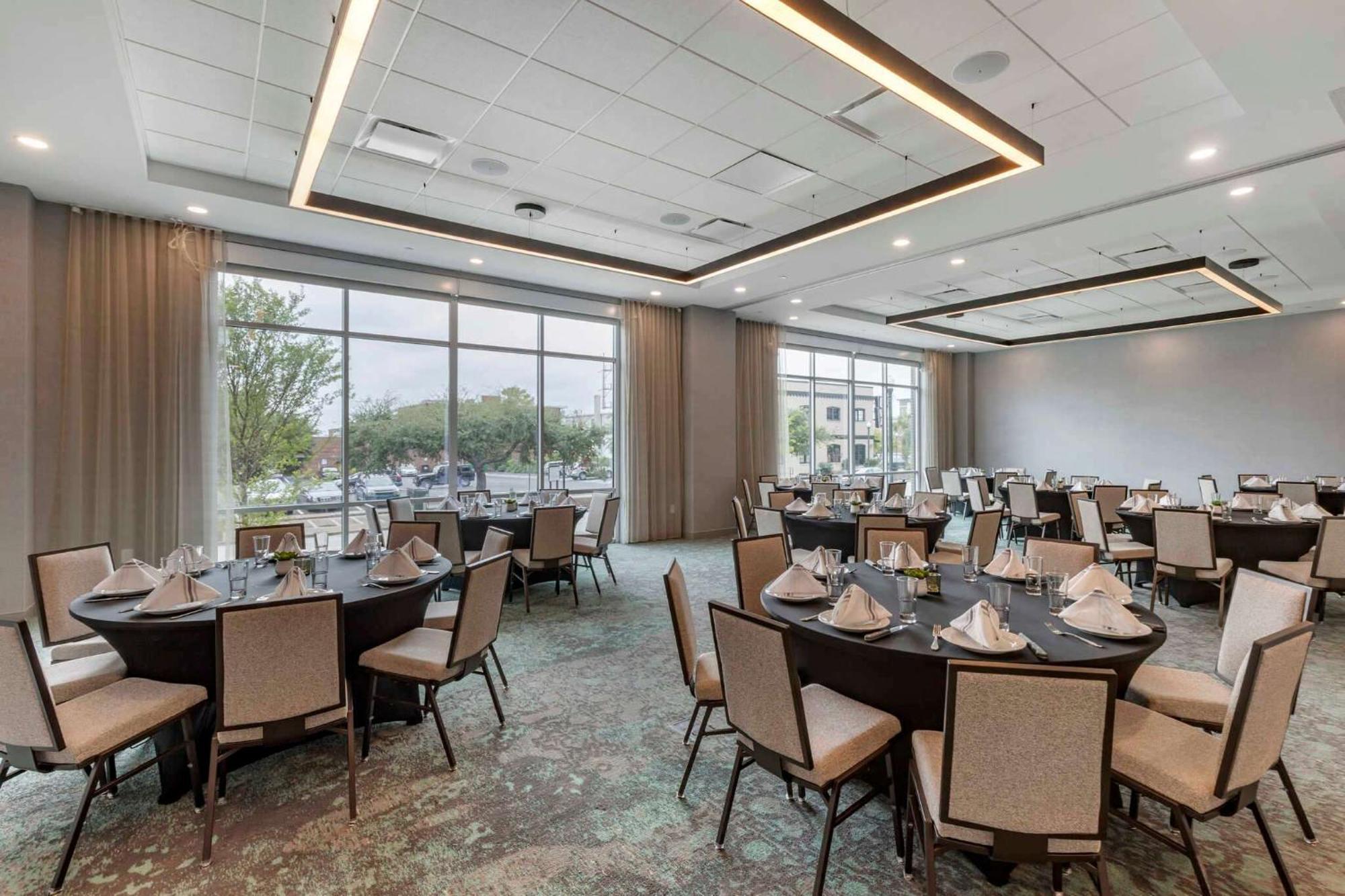 Hotel Cambria Downtown The Vista