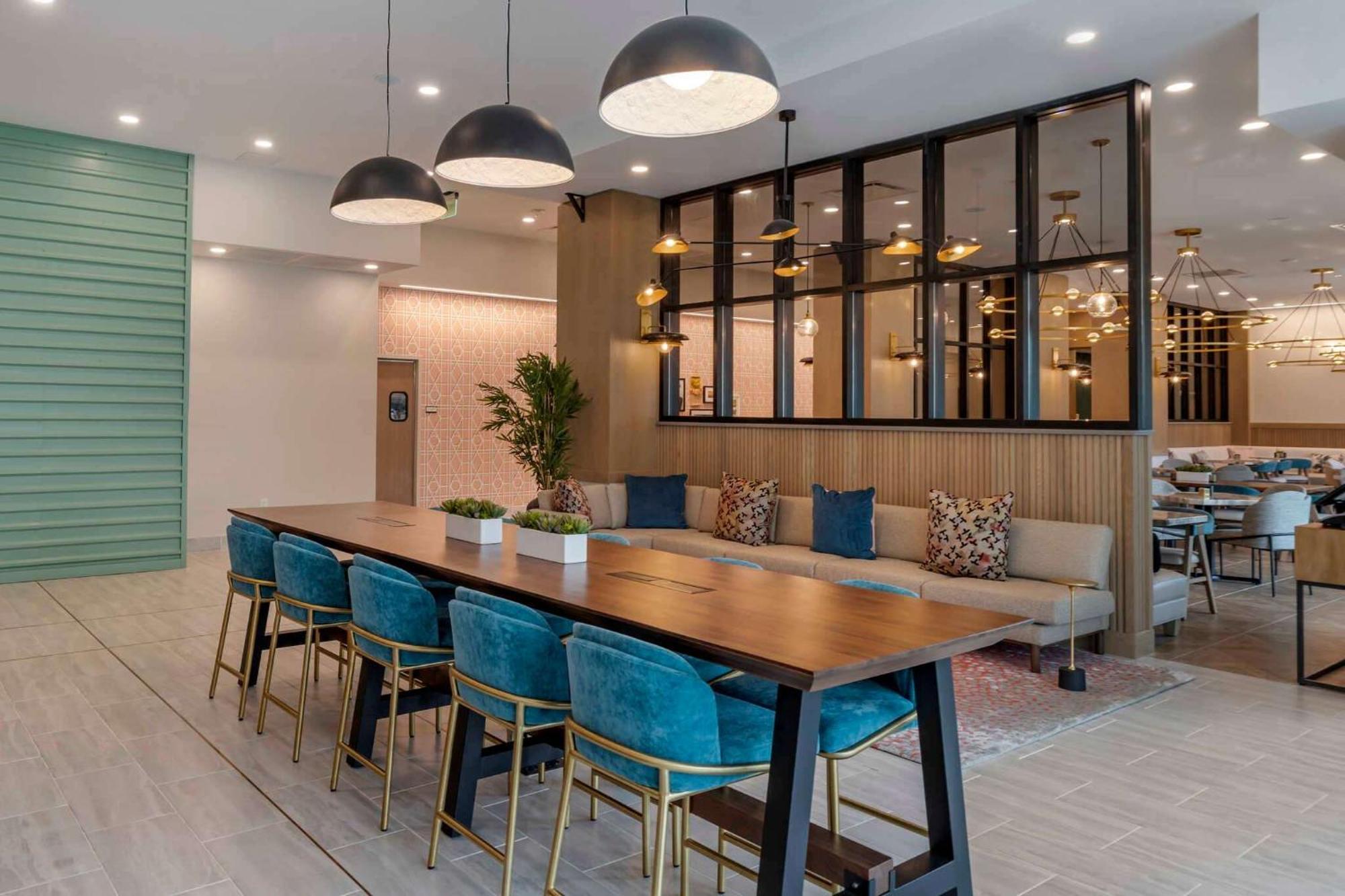 Cambria Downtown The Vista Hotel Columbia