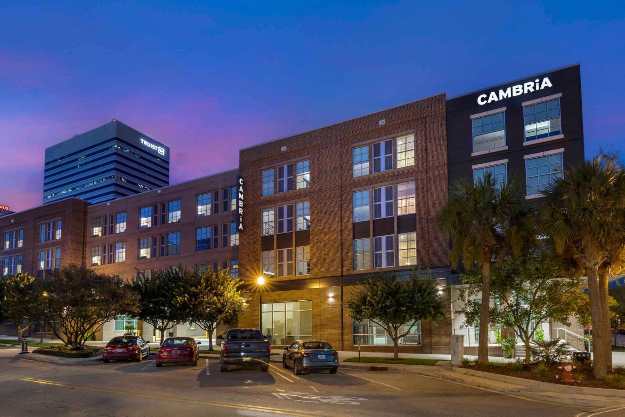 Cambria Downtown The Vista 3*