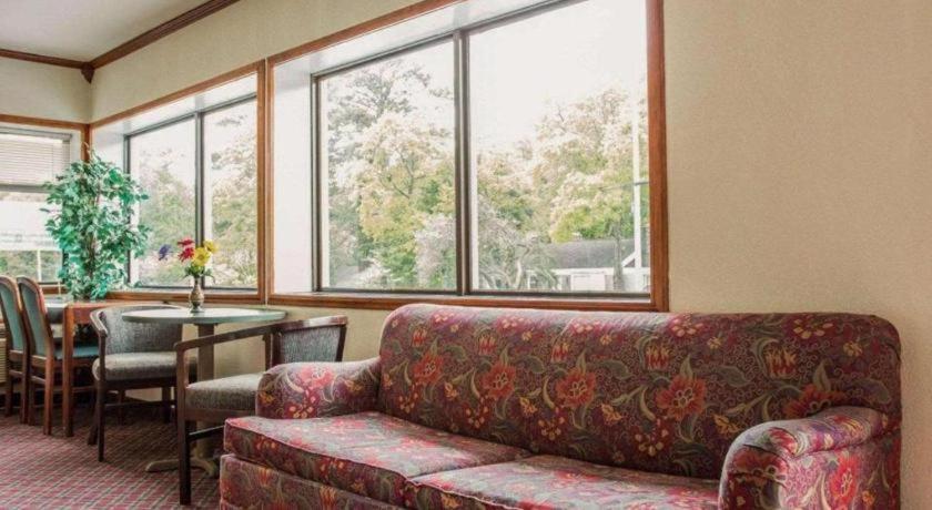 Hotel Econo Jackson Columbia