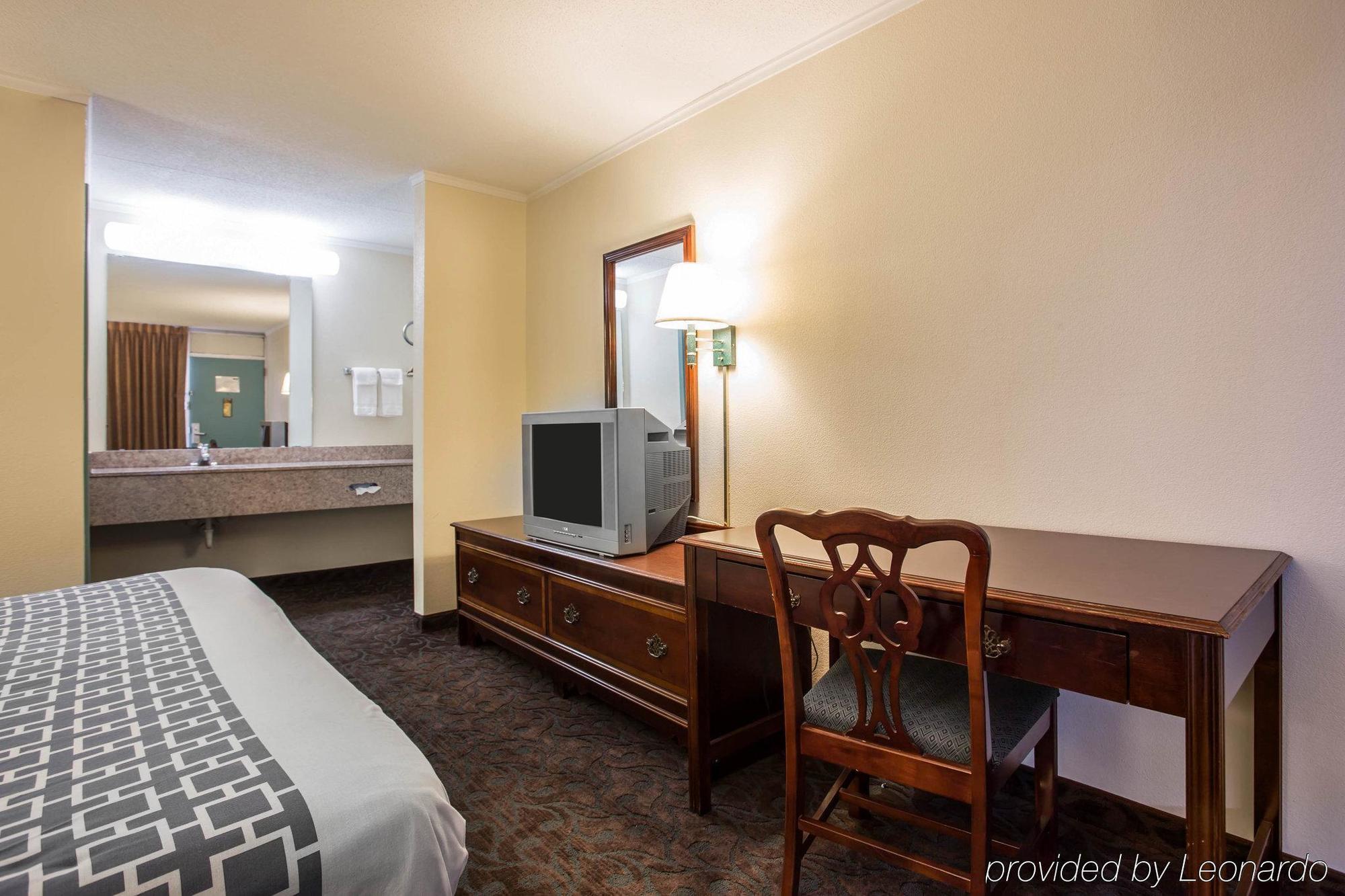 Rodeway & Conference Center 2*