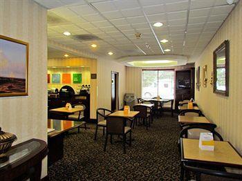 Hotel Comfort & Ftjackson Maingate 3*