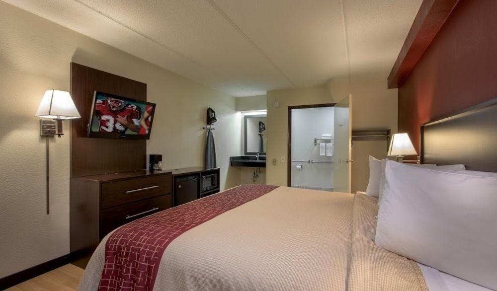 Red Roof East - Ft Jackson Motel 2*