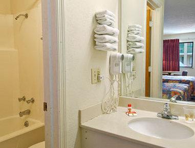 Super 8 By Wyndham Columbia/ft. Jackson Sc Motel Columbia