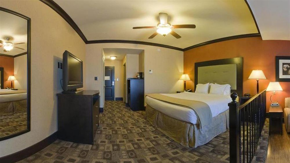 Holiday Express & Columbia-fort Jackson By Ihg Hotel
