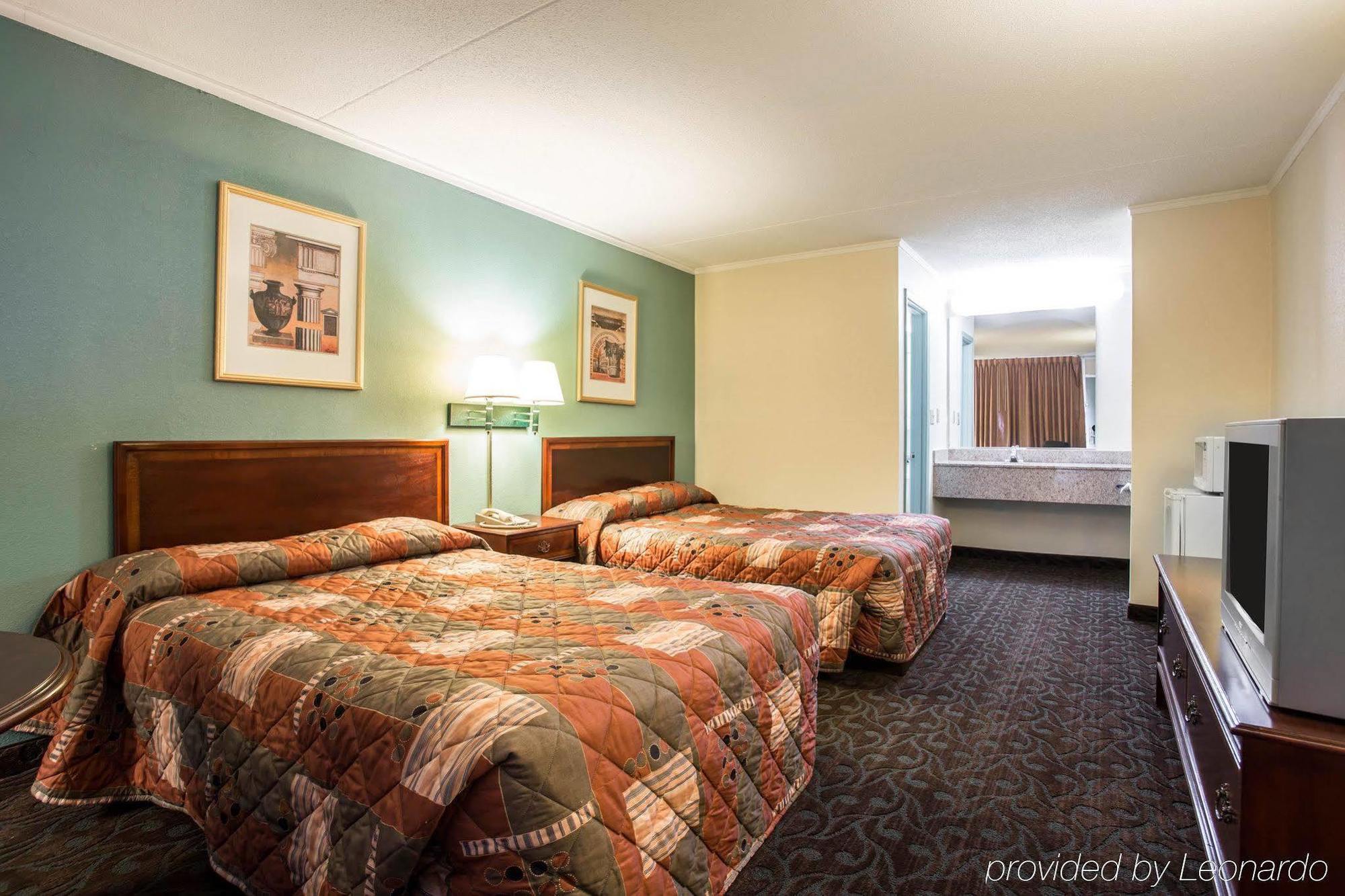 Rodeway & Conference Center 2*