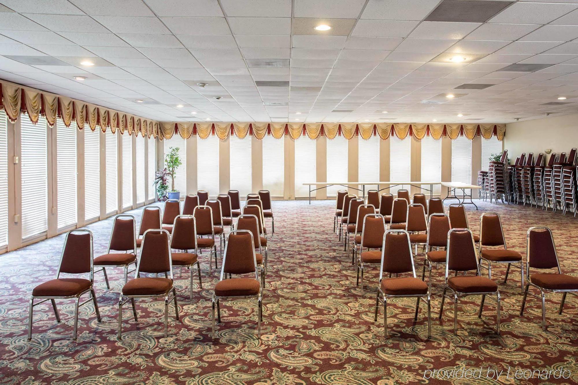 Hotel Rodeway & Conference Center 2*
