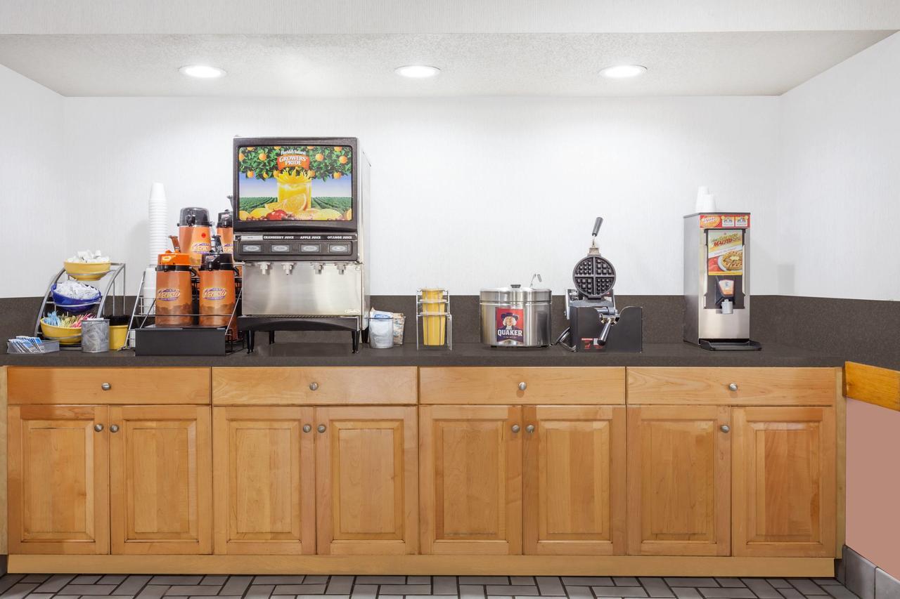 Hotel Days & By Wyndham Se Ft Jackson Columbia