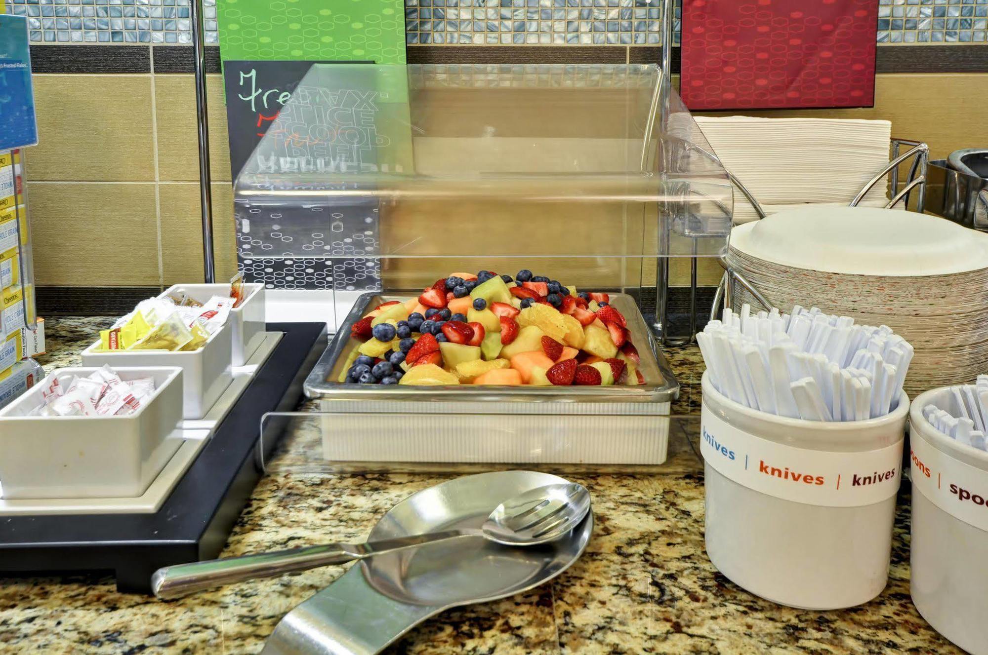 Hampton Columbia-i-26 Airport 3* Columbia