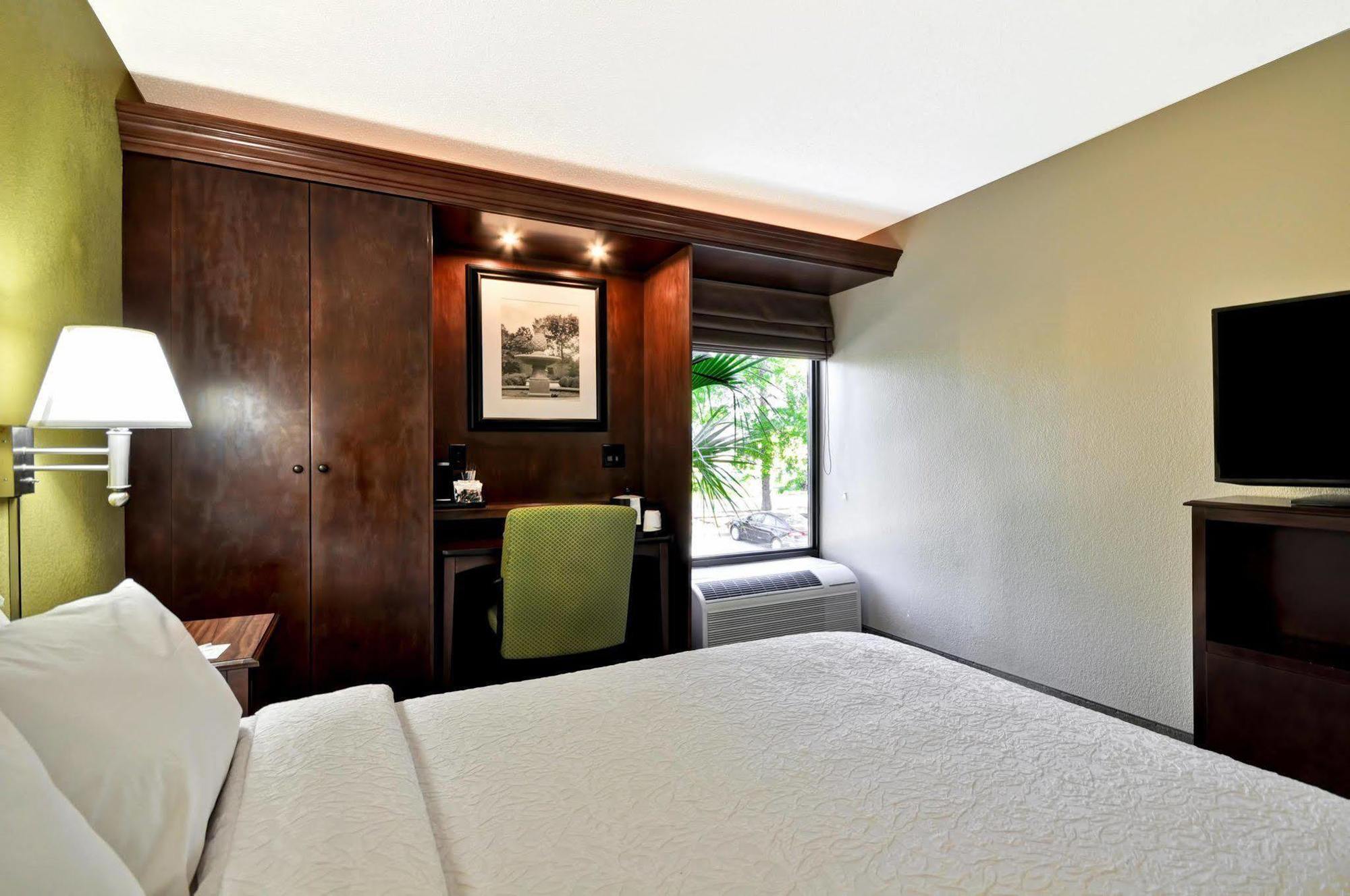 Hampton Columbia-i-26 Airport Hotel 3*