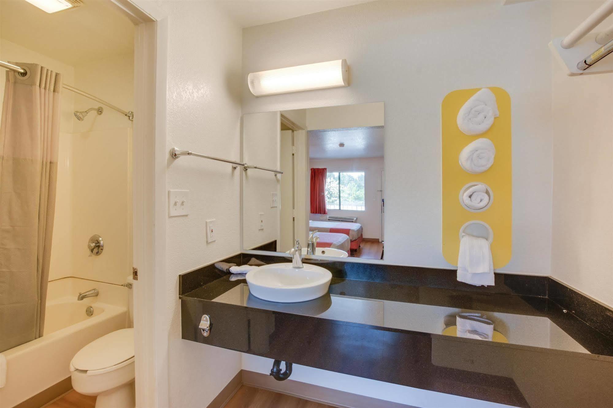 Hotel 6-columbia, Sc - West