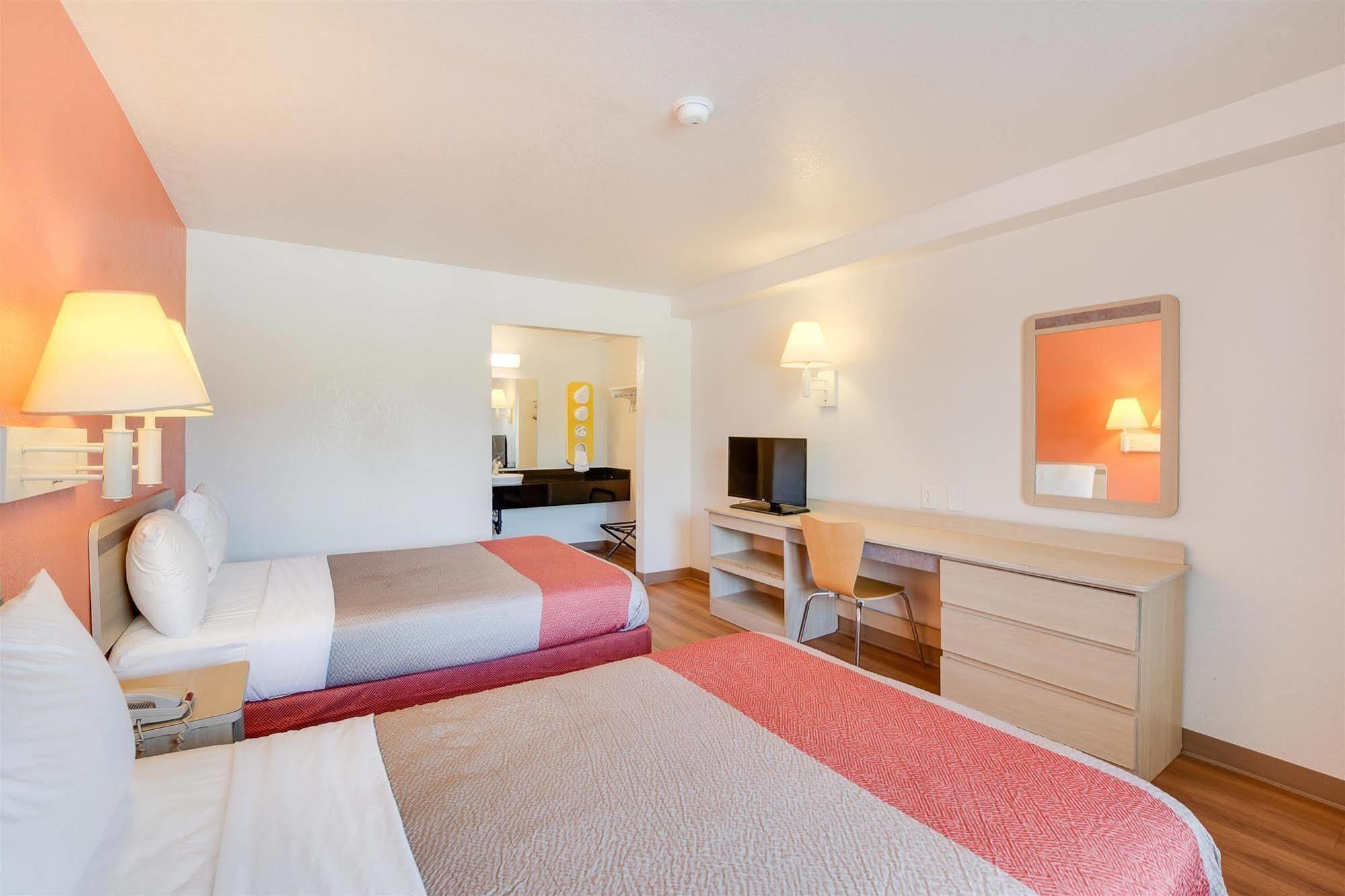 Hotel 6-columbia, Sc - West 2*