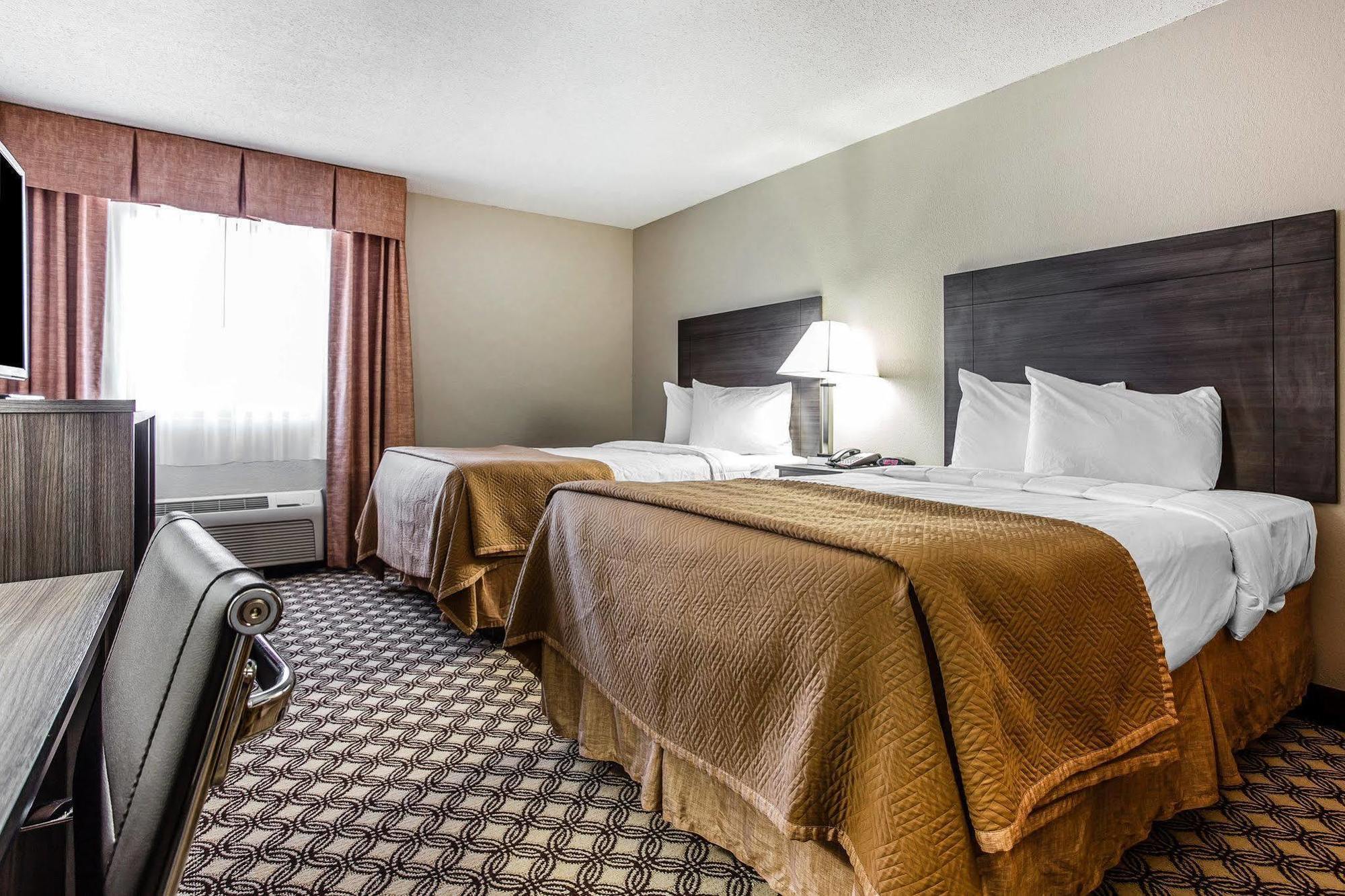 Suburban Northwest Hotel 3*