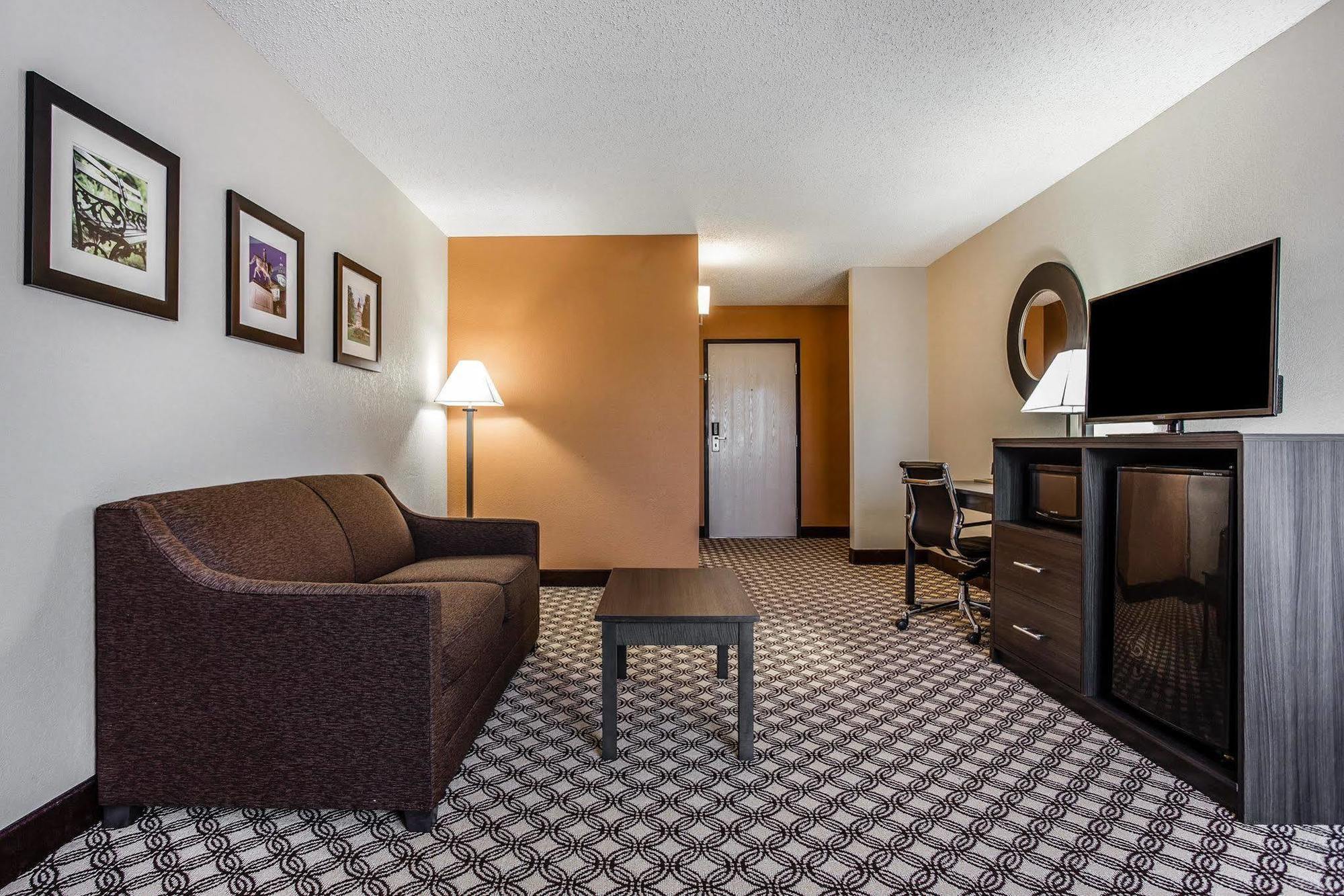 Suburban Northwest Hotel Columbia