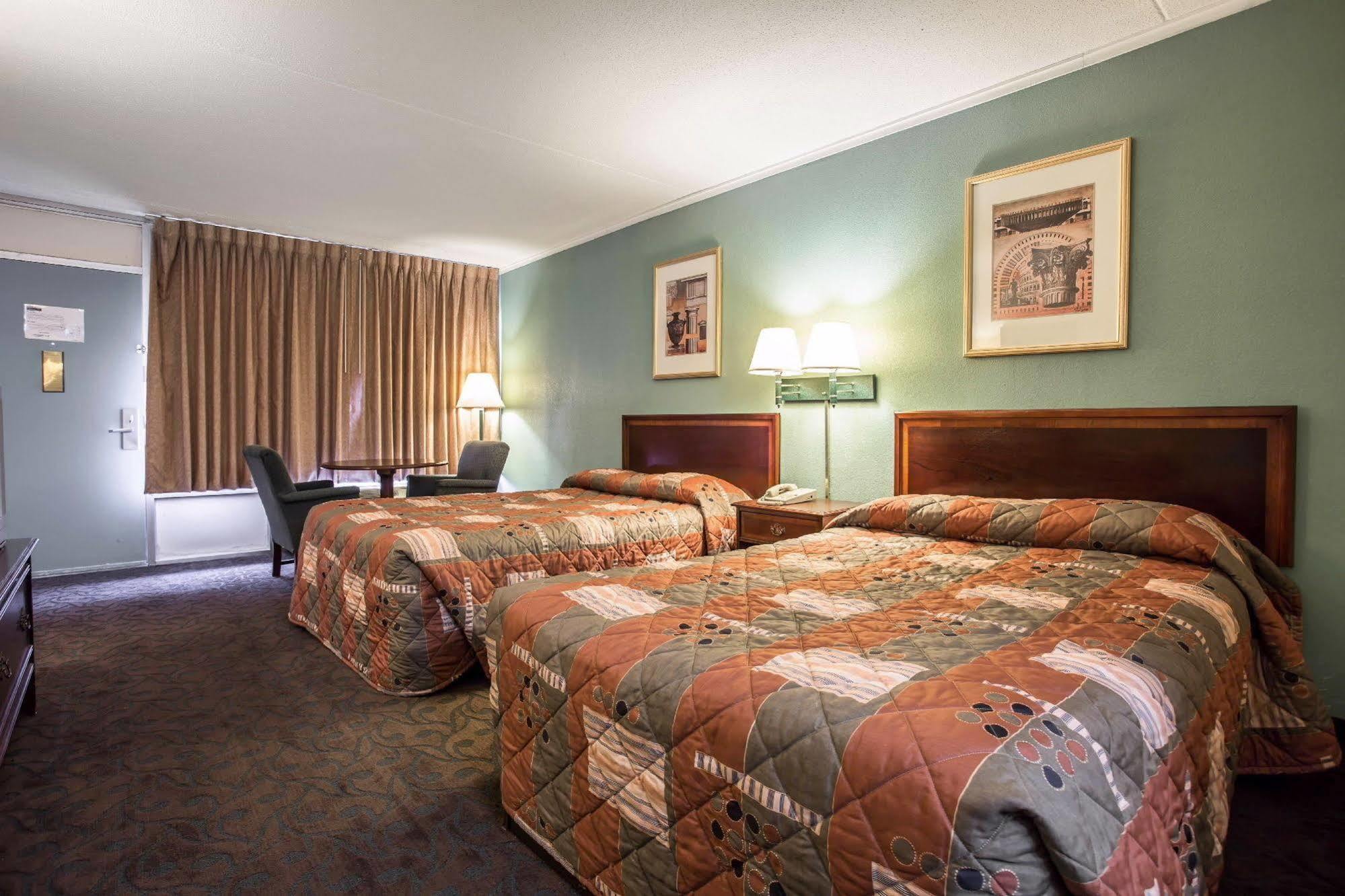 Rodeway & Conference Center Columbia