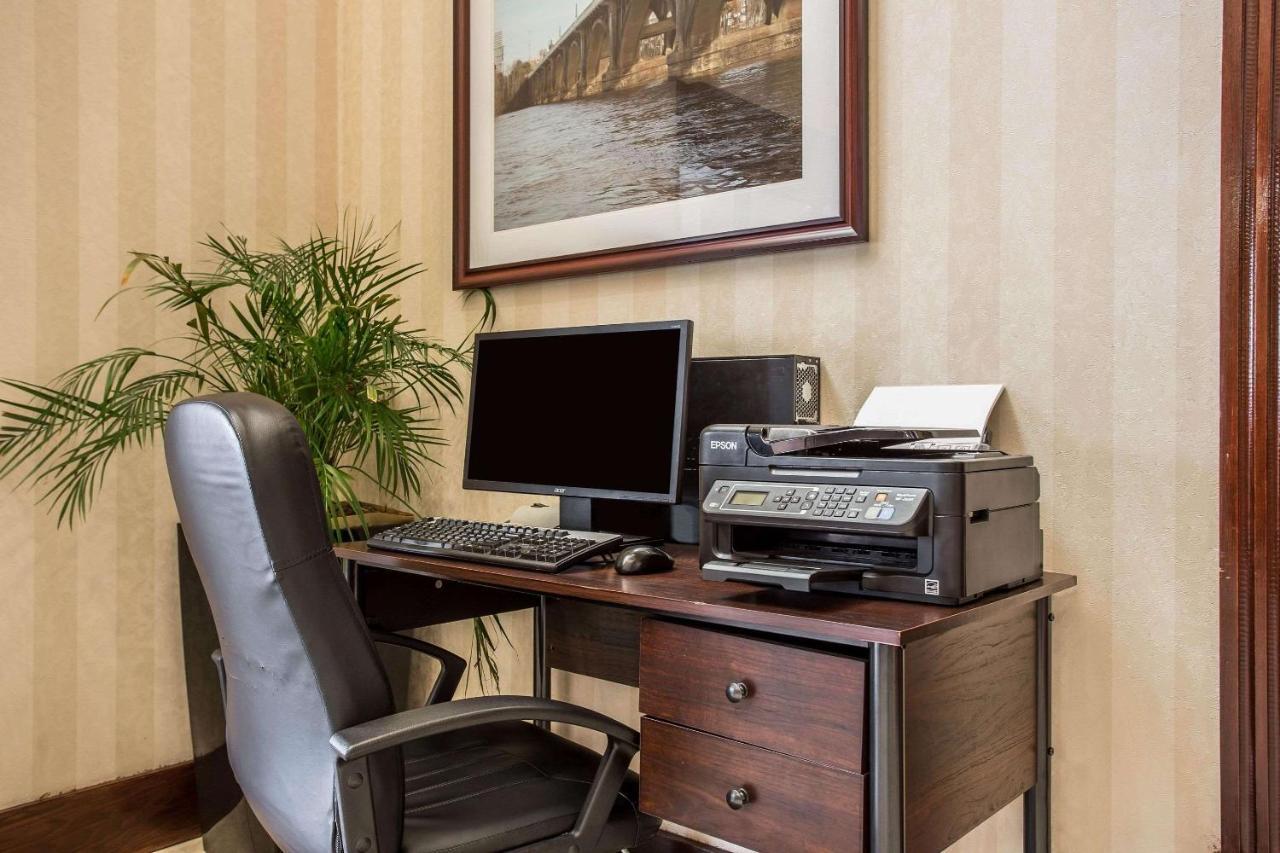 Comfort & Ftjackson Maingate Hotel 3*