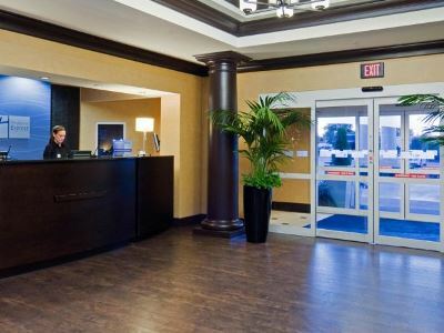 Holiday Express & Columbia-fort Jackson By Ihg Hotel 2*