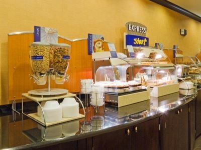 Holiday Express & Columbia-fort Jackson By Ihg 2* Columbia