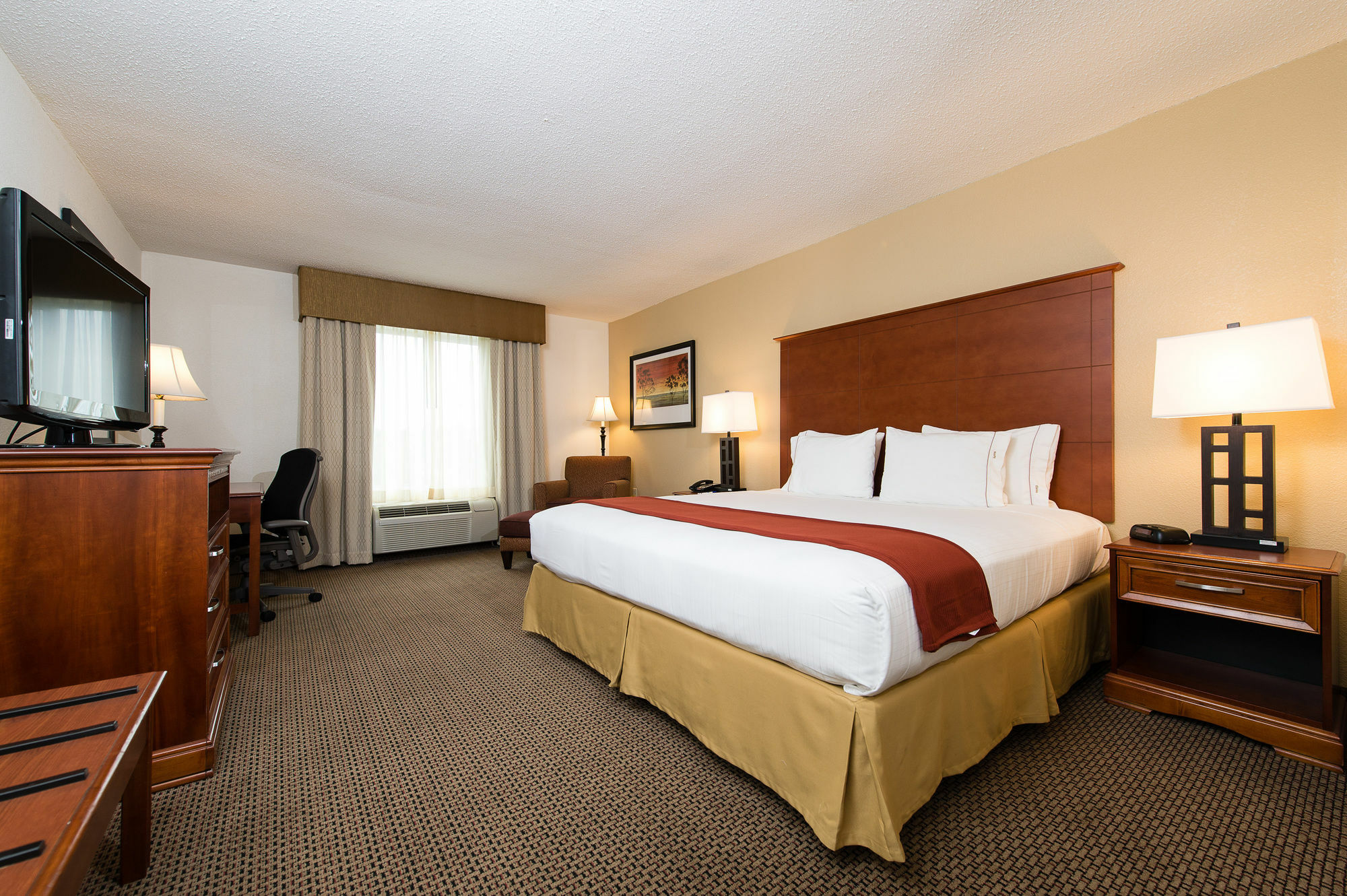 Express & Columbia-i-26 @ Harbison Blvd By Ihg Hotel 2*