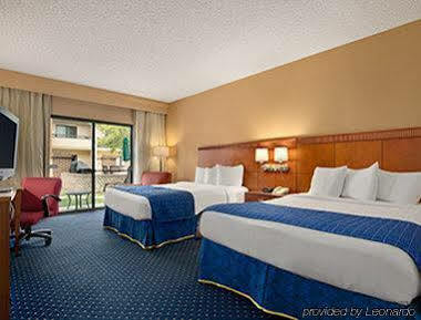 Baymont By Wyndham Northwest Hotel