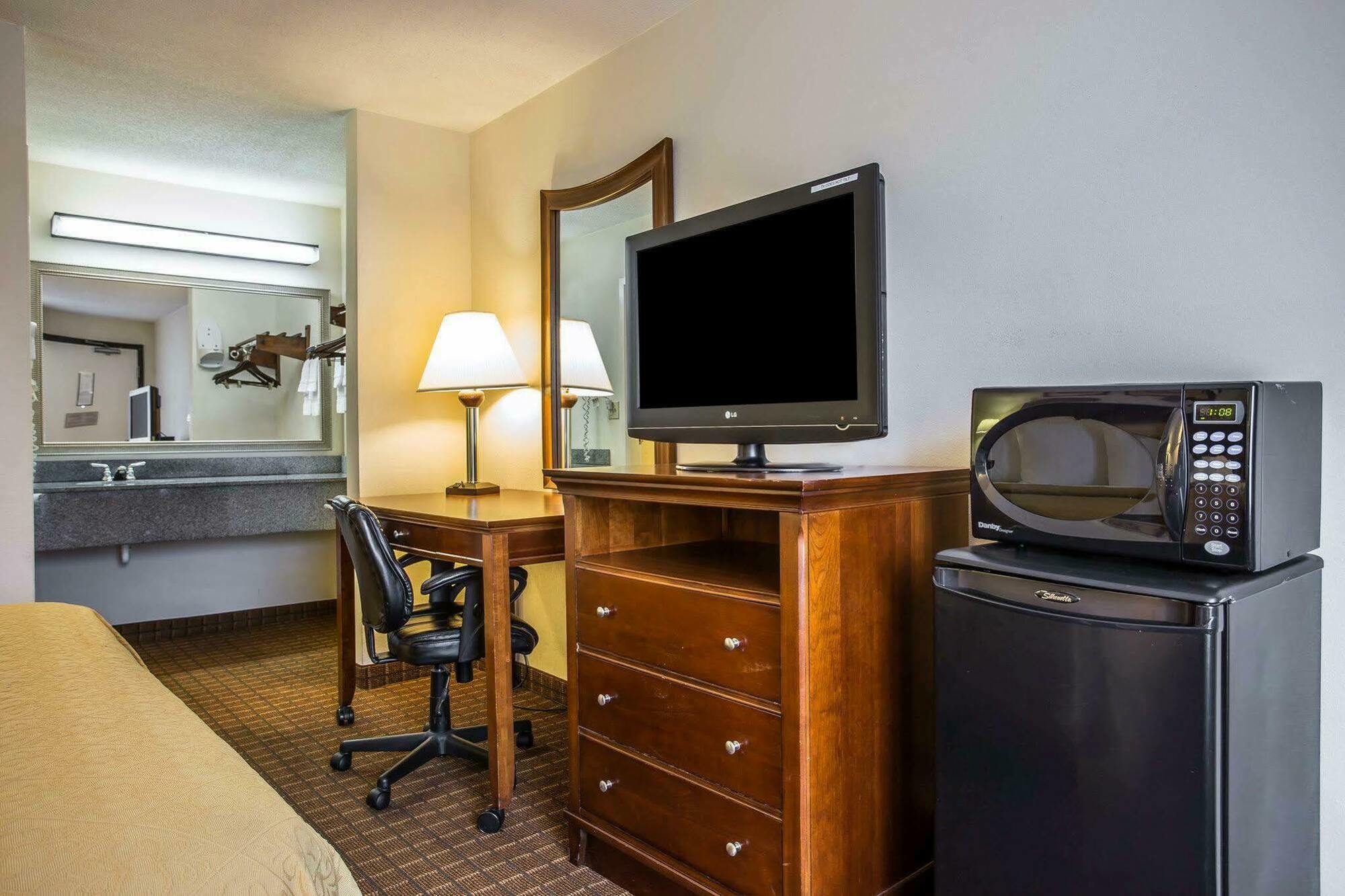 Quality Jackson Inn 3*