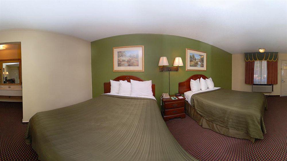 Rodeway Harbison Area 2*