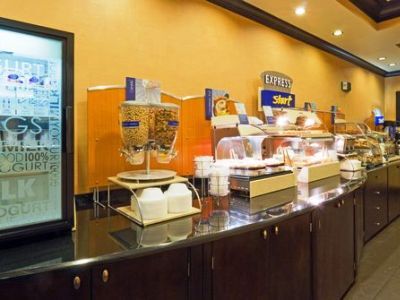 Holiday Express & Columbia-fort Jackson By Ihg