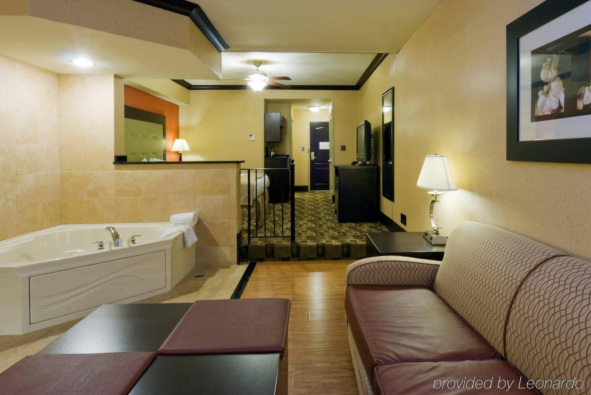 Holiday Express & Columbia-fort Jackson By Ihg Hotel 2*