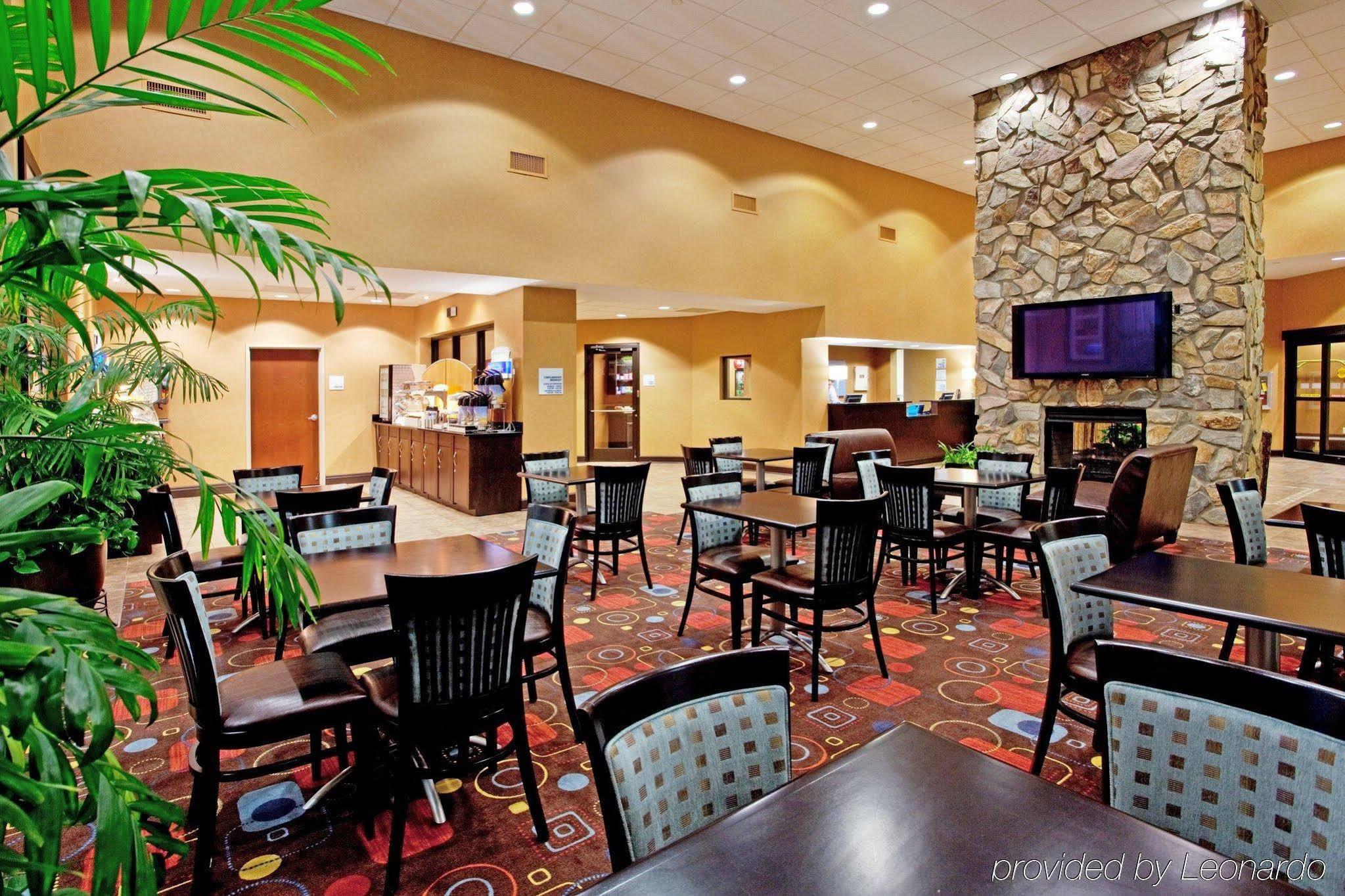 Hotel Fairfield & Downtown 2*