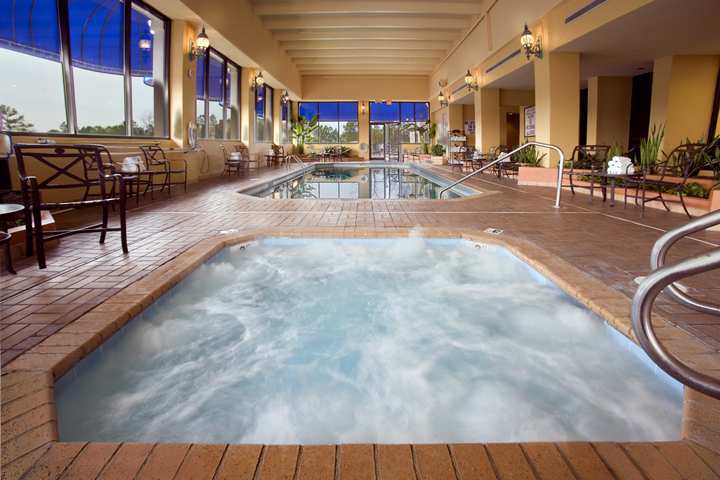Embassy By Hilton Greystone Hotel Columbia