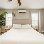 Vibrant 1 Bed Apt Near Downtown Cola!