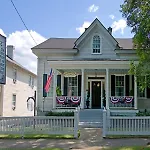Chesnut Cottage Inn Bed & Breakfast