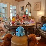 Chesnut Cottage Inn Bed & Breakfast