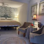 Chesnut Cottage Inn Bed & Breakfast