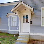 Cozy Centennial House Upstairs - Downtown Columbia