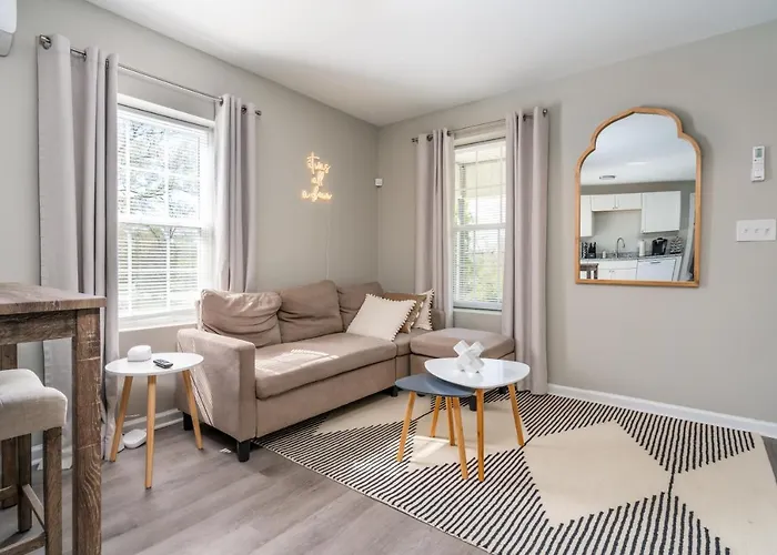 Vibrant 1 Bed Apt Near Downtown Cola!