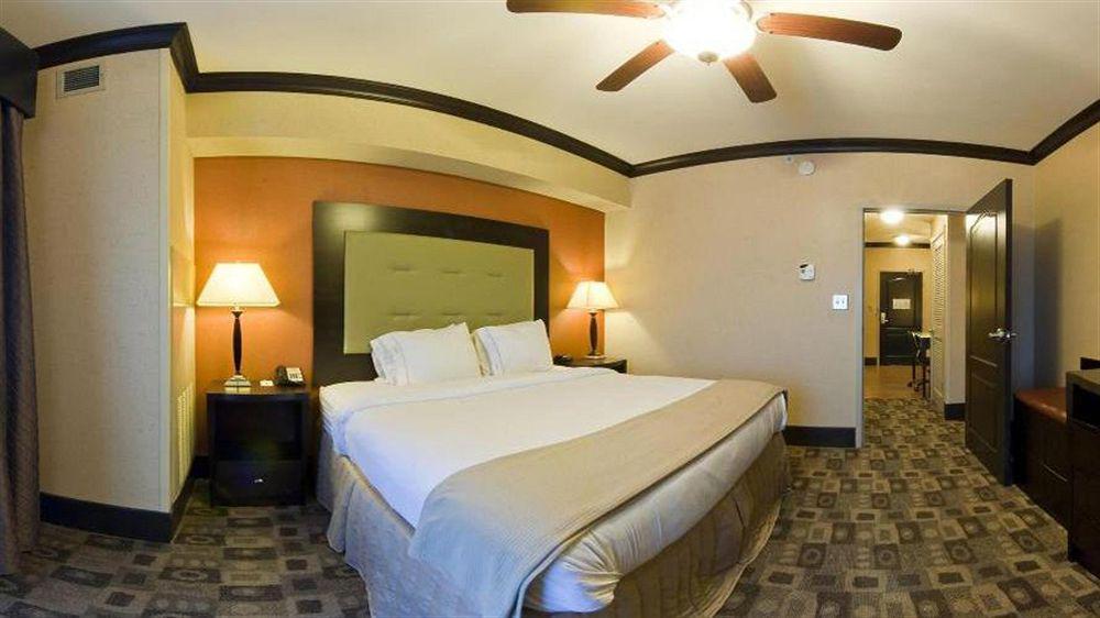 Express & Columbia-fort Jackson By Ihg Hotel