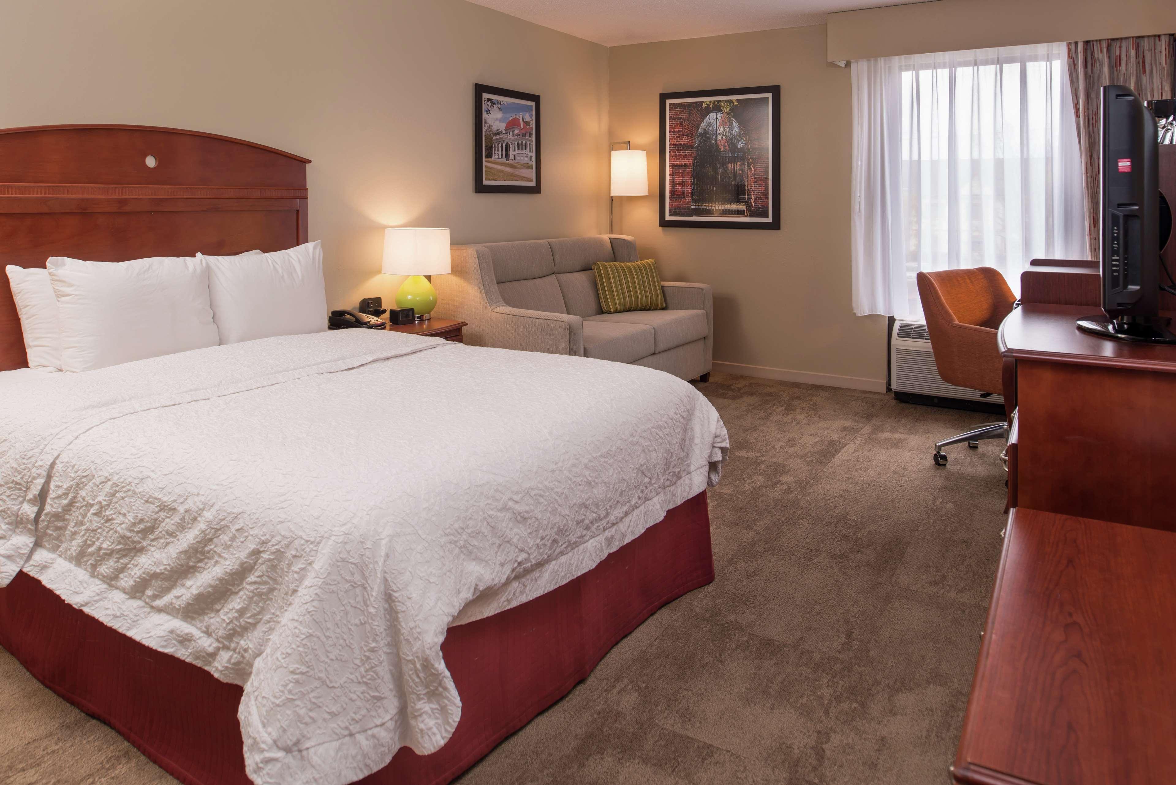 Hampton Northeast-fort Jackson Area Hotel
