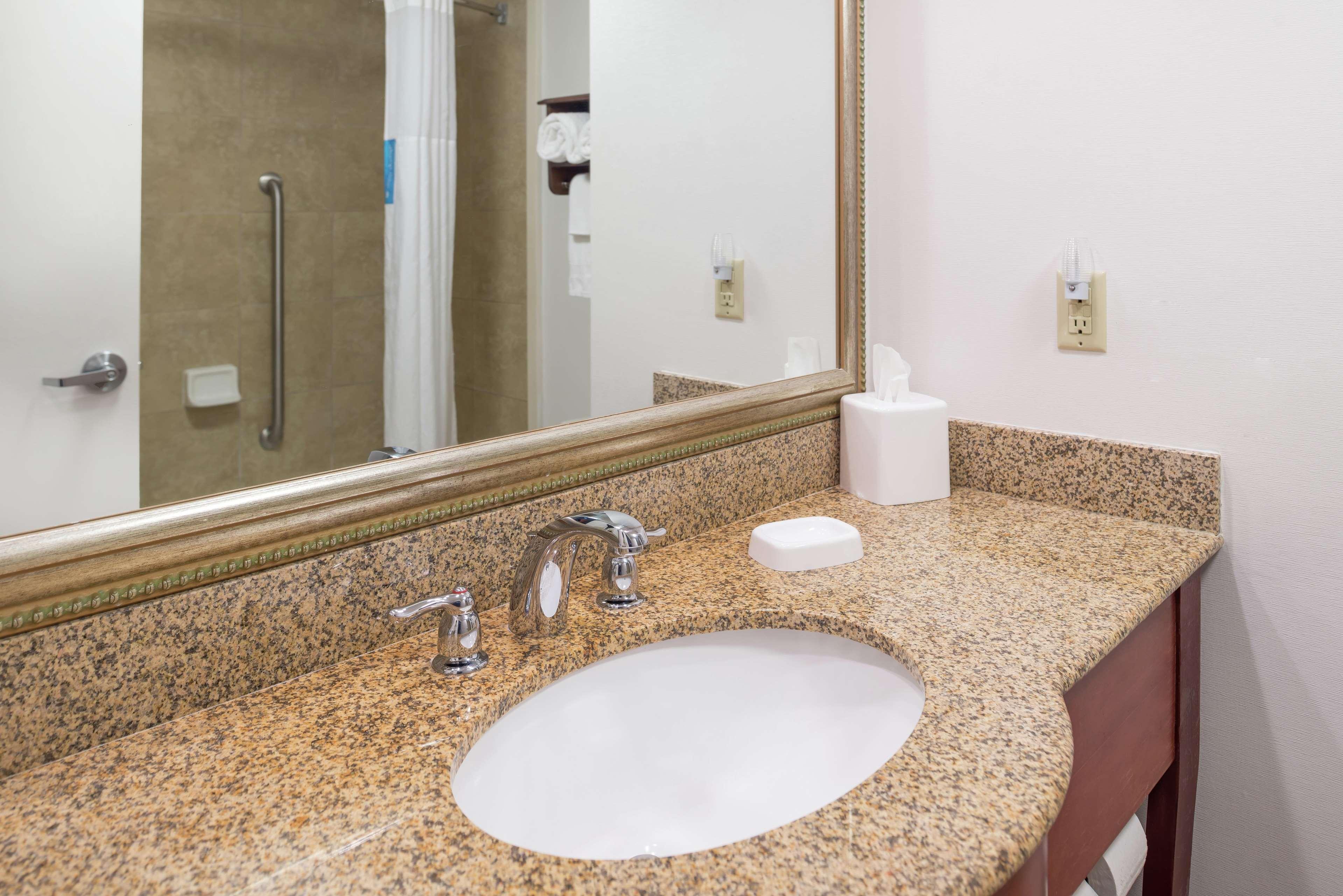 Hampton Northeast-fort Jackson Area Hotel