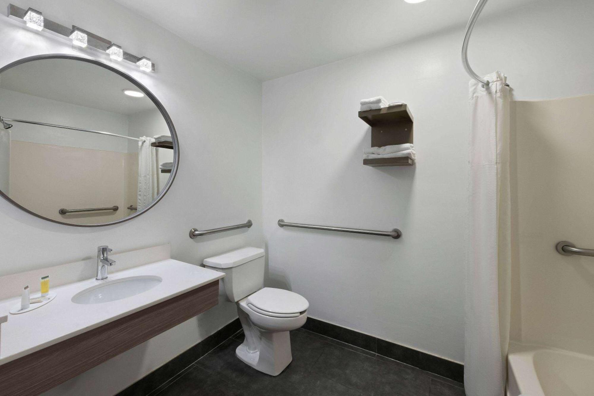 Hotel Super 8 By Wyndham Harbison/parkridge Hospital 2*