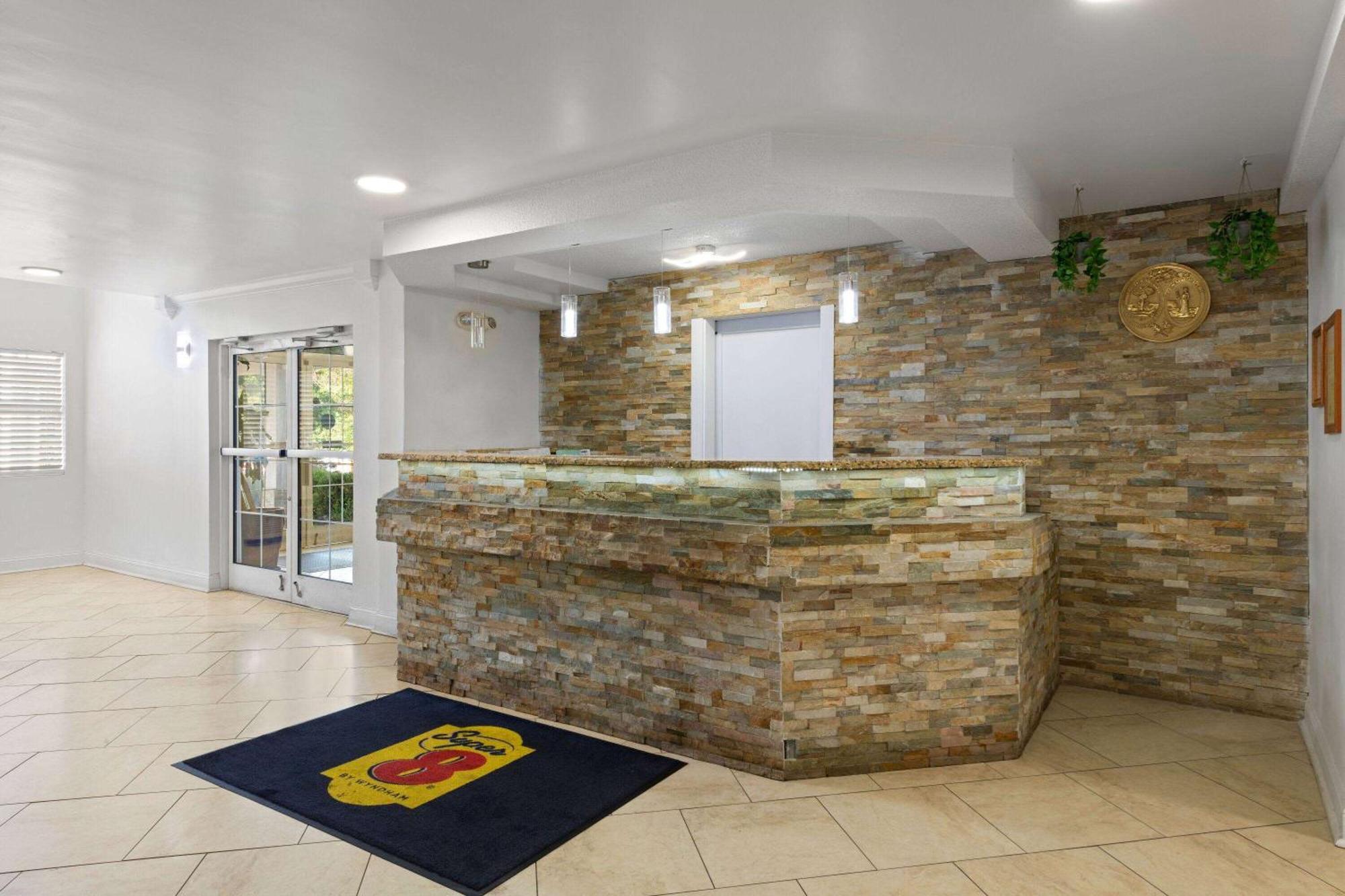 Super 8 By Wyndham Harbison/parkridge Hospital Hotel Columbia