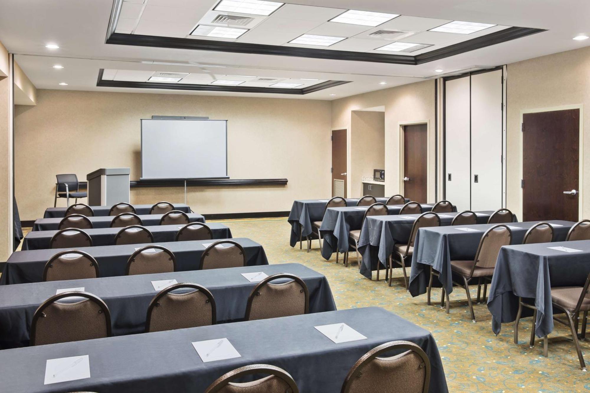 Hampton I-20-clemson Road Hotel Columbia