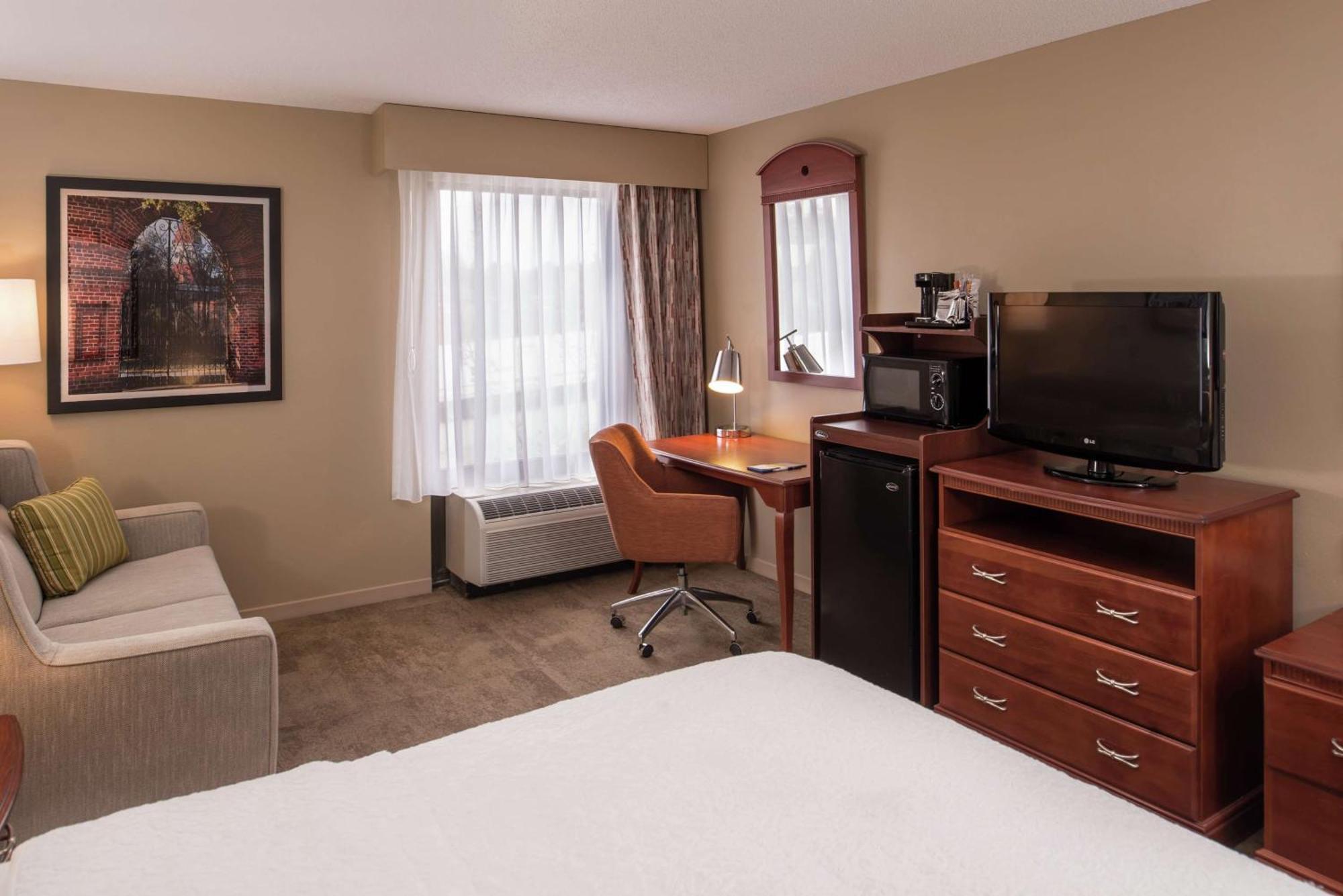 Hampton Northeast-fort Jackson Area Hotel 3*